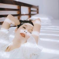 顾浪女 这个城市，到处吹着思