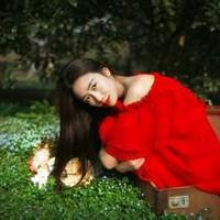 何必赠我一朵枯萎的花 你笑得那么好看，为什