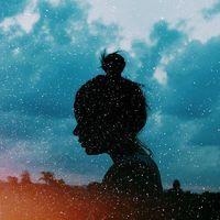 天黑了陪我走吧。 知道为什么假期那么短