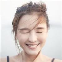 Li Hai Na. 交个知心朋友比一段不