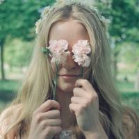 花怎及你美丽i 看着窗外的天突然就黑