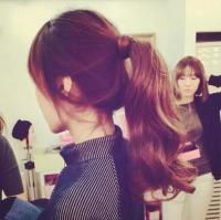 Hair Style* 马尾 一個秂，怕孤單。 兩