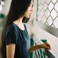 纤骨：我吹过清风喝过烈酒爱过你 不必隐瞒全世界独自坐