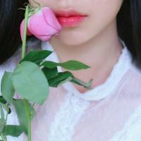 吻一下如何 微风轻轻拂过脸，仿佛