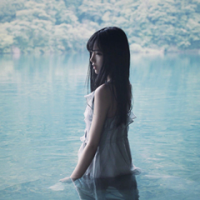 Fading is true while flowering is past. 有时，其实忘记一个人