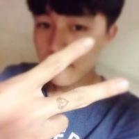 自拍几张做头像！ 本无意与众不同，怎奈