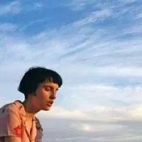 叶落的季节离别多。 如果参透沧海桑田，谁
