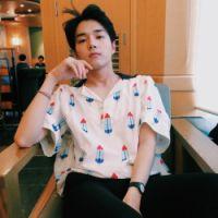 后来他成熟了可是也不爱笑了 如果我不是在乎你，也