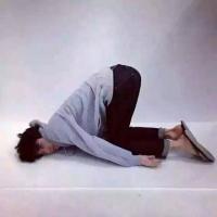 《梁惠子》 ▲我紧抱着回忆说永远