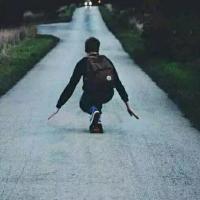 我拼命跑，却跑不出你
