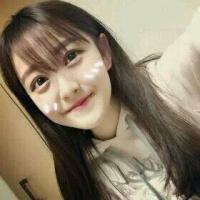每次上街手机不离手，