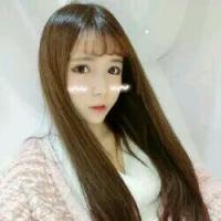 每次上街手机不离手，
