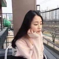 诗和远方。 爱一个人，就是心疼她