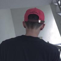 黑衫男痞 用心甘情愿的态度过随