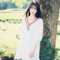 在你身边漫步 我们合不来、分不开。