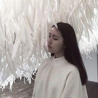 像是还在梦中 你还是无动于衷. 你看不见夜里咬紧牙关