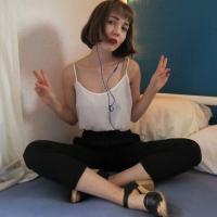 只是满腹心酸无人听 有时候，我们必须闭上