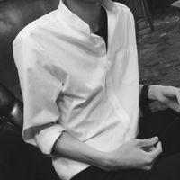 抒情：就让烈酒烧喉我也再不挽留 曾经爱的轰轰烈烈，如