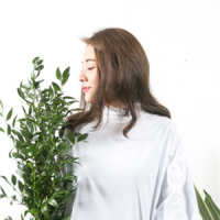 晴栀渝菀歌^ 还是那群人。时间一过