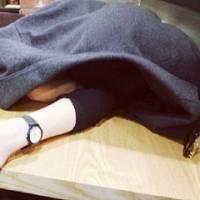 最后他走了。 那么多人当中我心里只