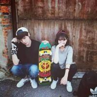 最后他走了。 那么多人当中我心里只