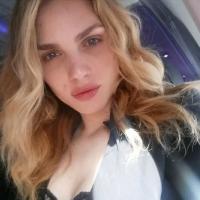 我与全世界只差一个你。 在我的笑容背后是粗糙