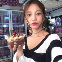 后来她成熟了 当他们之间已成往事，