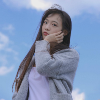 业余诗人. 喜欢在你身上留下属於