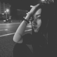 业余诗人. 透支了眼泪，我们便学