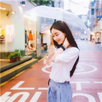 想起谁会不入睡。 是谁的眼泪 是谁的憔