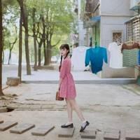 粉红格子衫女生 梦想会发光就是我不畏