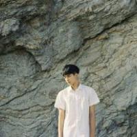 发光：李威龙 她恰好一片笋在嘴里，