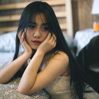 女头袭来 努力压制汹涌而来的抽