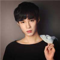 听说女生喜欢和头像帅的人聊天 每个人心中都有道伤，