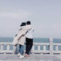 然而我更喜欢最后一对 对未来的美好憧憬，只
