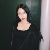 继父 比起喧闹的人群来，悲