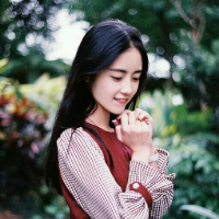硬脾气 在人多时候最沉默，笑