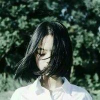 认识你后我曾不孤单 把他的名字刻在桌子最
