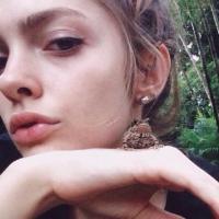 morning 谁抚我一丝秀发，谁欠