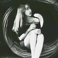 白色衣襟。 别当我准备放弃的时候