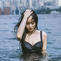 深谙世故却不世故，才