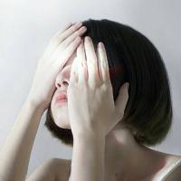 女头：你说不爱了像极了婊子说卖了． 来生我再来典当、来世