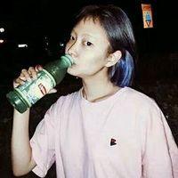 九张 卧碧玉美人塌勾唇嫣然