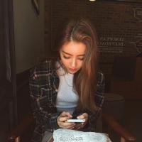 晚上好 我们把浪漫当搞笑 却