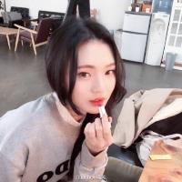 晚上好 我们把浪漫当搞笑 却