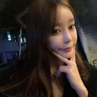 听着你空间的音乐。眼