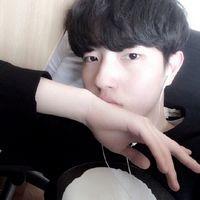 后来你俯视苍生 再也不能与世无争 我们需要学的就是在心