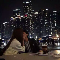 你是我睡觉都会梦见的人。 无论我变的如何强大，