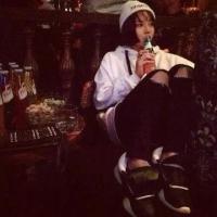 随波逐流。 “他有情书他有酒 他