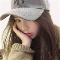 往事匿于风。 若君愿意，我愿一袭红